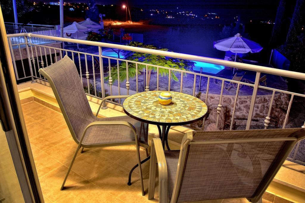 פאהיה Dionysos Villa מראה חיצוני תמונה